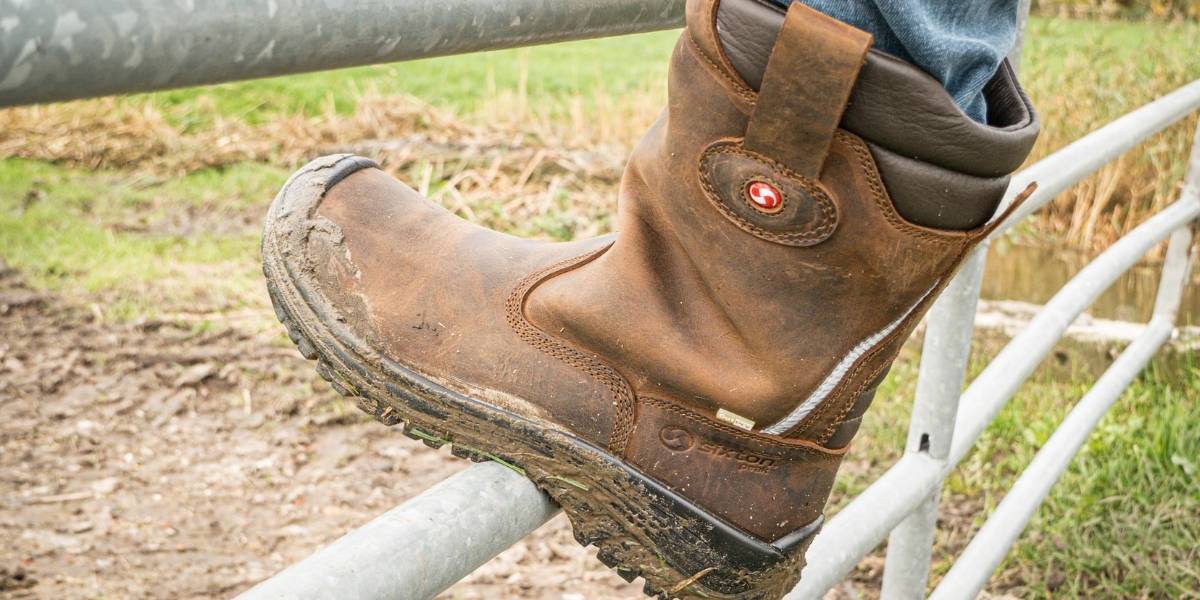 Werklaars. Persoonlijke bescherming. Verzorgen van werkschoenen